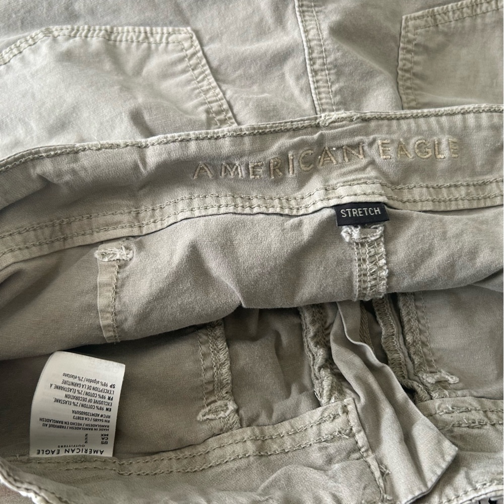 American Eagle 90’s Boyfriend Short Khaki Cargo Women’s Size 2 - Picture 4 of 11